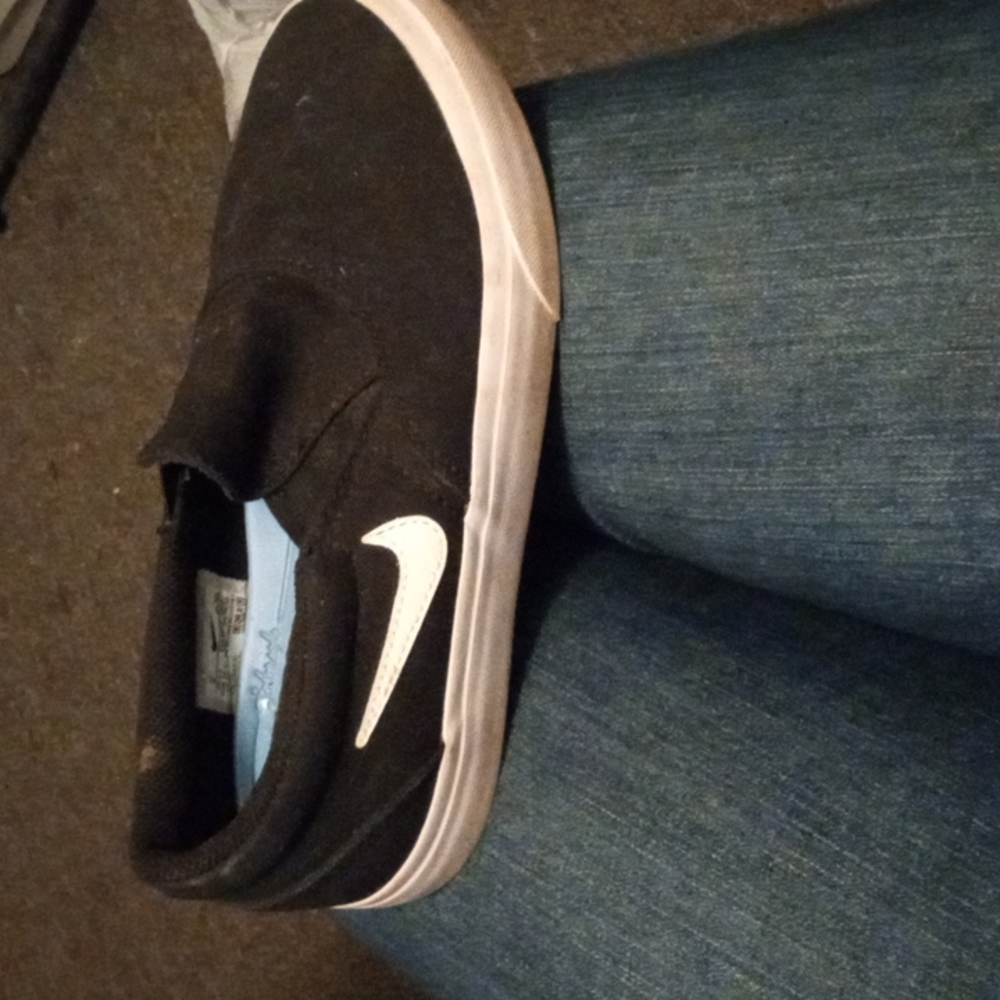 Nike slip on shoes// Qc light weight